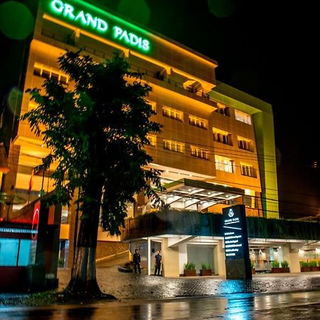 Grand Padis Hotel Bondowoso Exterior foto